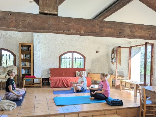 Guided meditation group in gîte